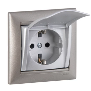 LEGRAND Valena 2P+F csatlakozóaljzat csapófedéllel alumínium (770122)