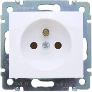 LEGRAND Valena 2P+F csatlakozóaljzat 10/16A, fehér (774396)