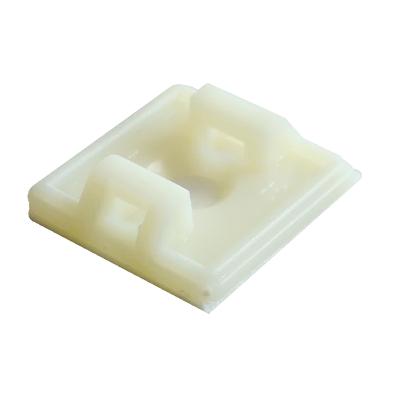 TRACON Öntapadós/csavarozható, 2oldalt fűzhető kötegelő talp, natúr, 18,7x18,7mm, d=4,4mm, PA6.6 (TALP190-2)